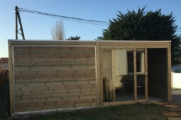 ABRI DE JARDIN AVEC CARPORT ACCOLE PAR ABRIDIS